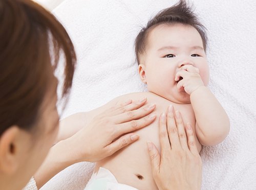 日々のケアが大切!赤ちゃんのアレルギーを防ぐスキンケア習慣