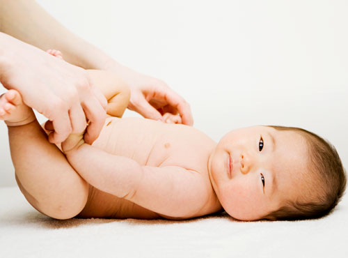 【助産師監修】離乳食と便秘の関係は！？赤ちゃんの便秘に関するギモンQ&A
