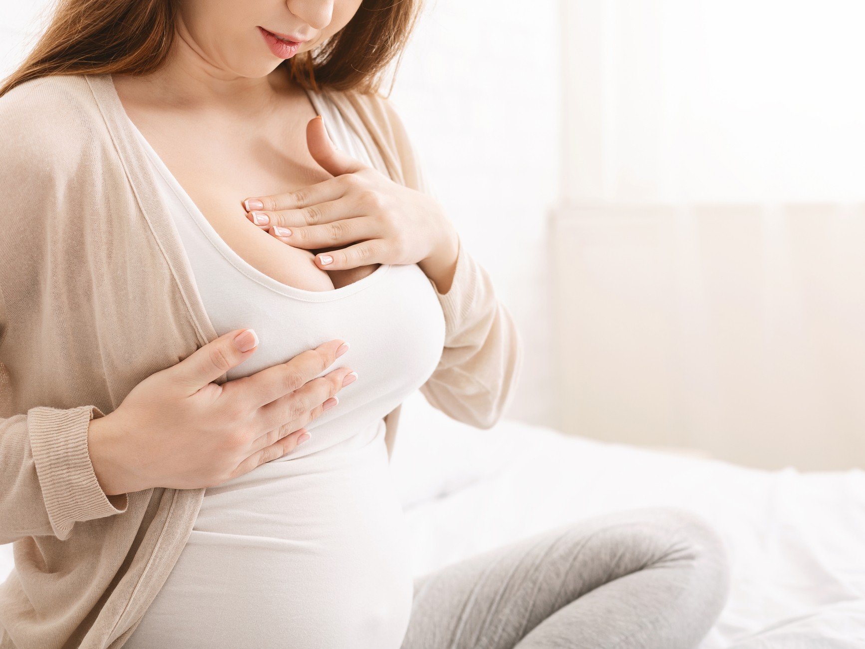乳首のかゆみ、カサカサが気になる…妊娠中・授乳期に起こる乳首の乾燥トラブルケア【助産師監修】