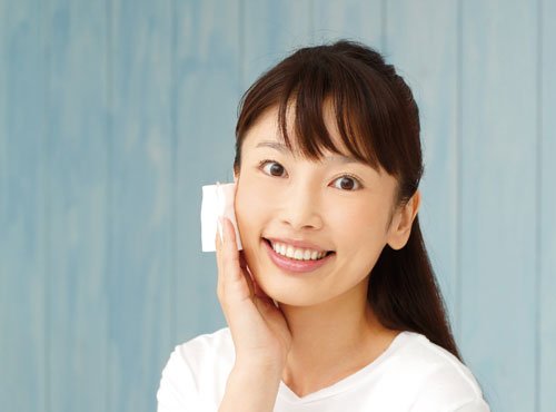春も肌は乾燥中!知っておきたい「インナードライ対策」【保水ケア編】