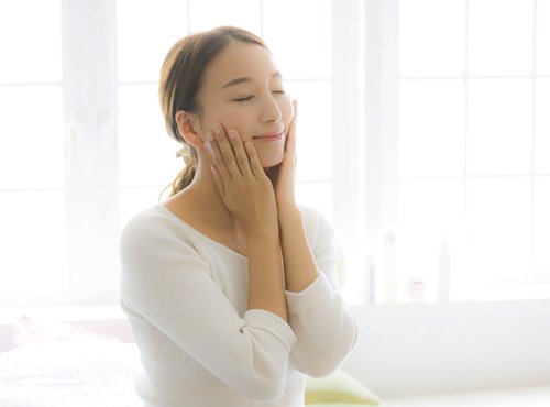 春のよくばり大作戦! 乾燥・シミ・たるみを透明美肌に変える3つの方法