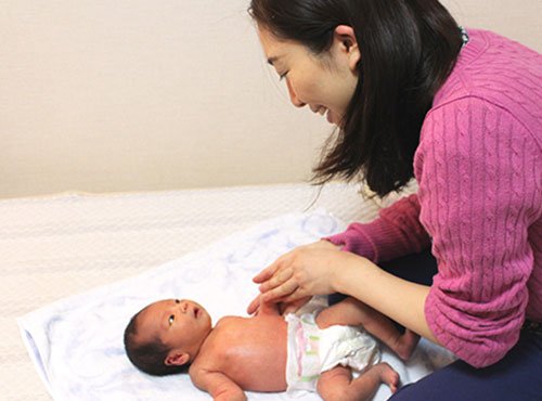 生まれたての赤ちゃんってどんな様子?