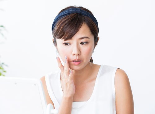 初夏は、シミの素も皮脂も大暴れ! すべきことは2つ。沈静化とうるおい美白です
