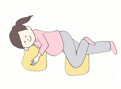 妊婦さんの楽な寝方は？横向きの「シムスの姿勢」がおすすめです！