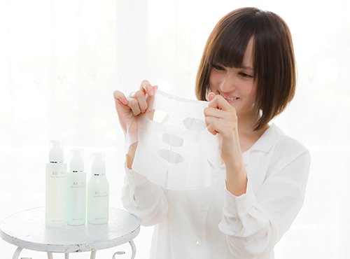 シミと思い出、どちらを残しますか? 夏の疲れには、マスク×美容液の合わせ技!