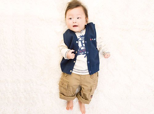 だんだん涼しくなる秋、ベビー&キッズに厚着は不要!正しい服装はコレ◎
