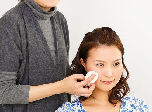 化粧後の粉吹き顔を卒業!プロの仕上がりを目指すちょこっとメイクテク