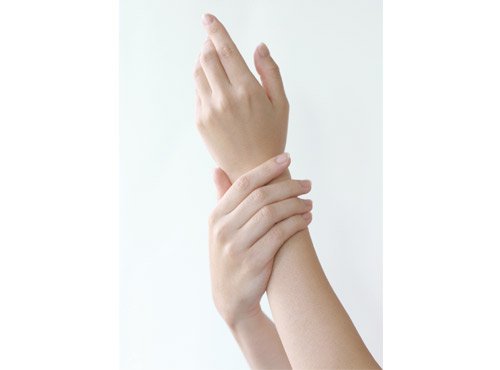 乾燥が気になりはじめる秋から始めましょう!【ハンド&ネイル・かかと・肘ケア編】