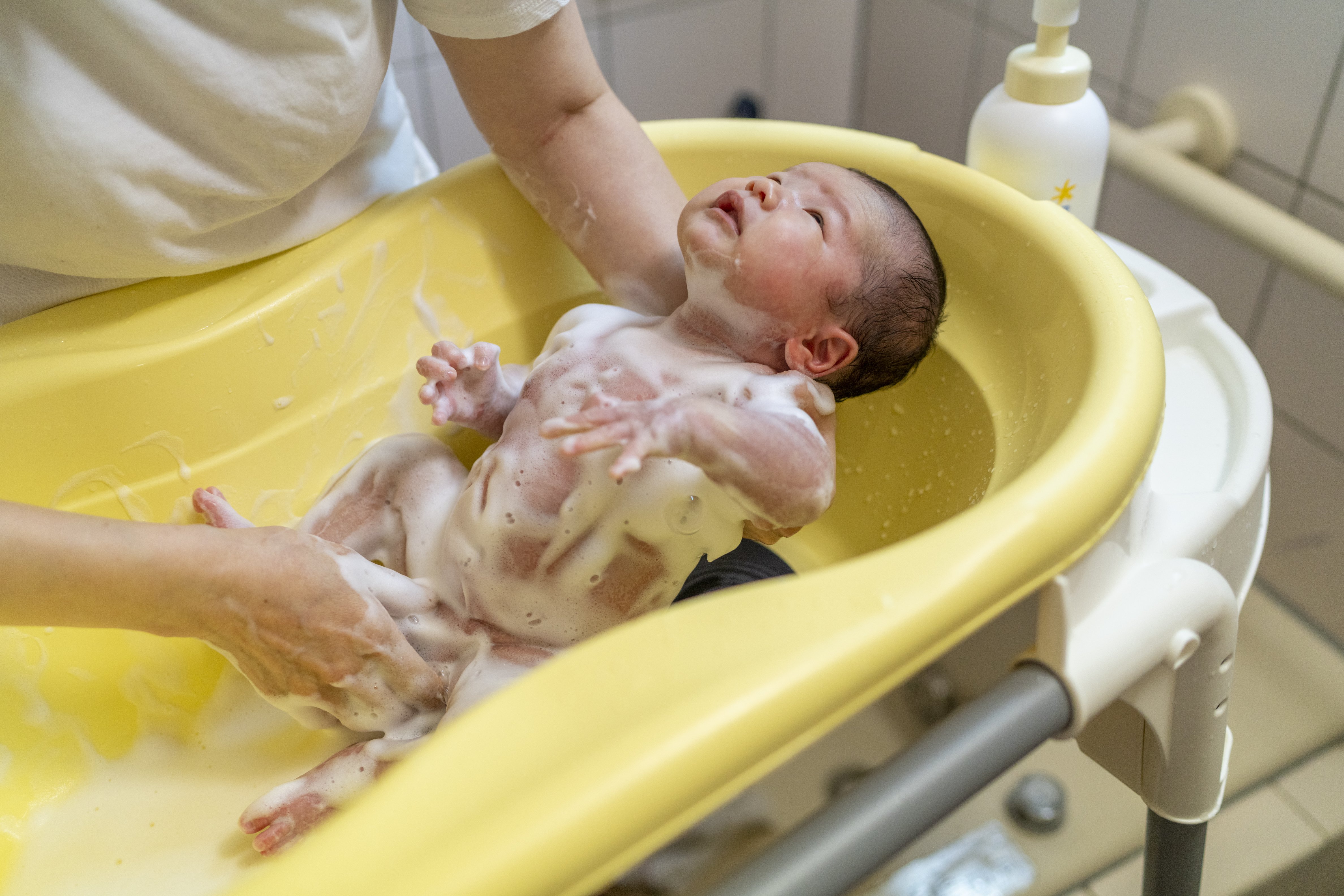 【助産師監修】初めてでも安心！新生児（赤ちゃん）の沐浴・お風呂のやり方