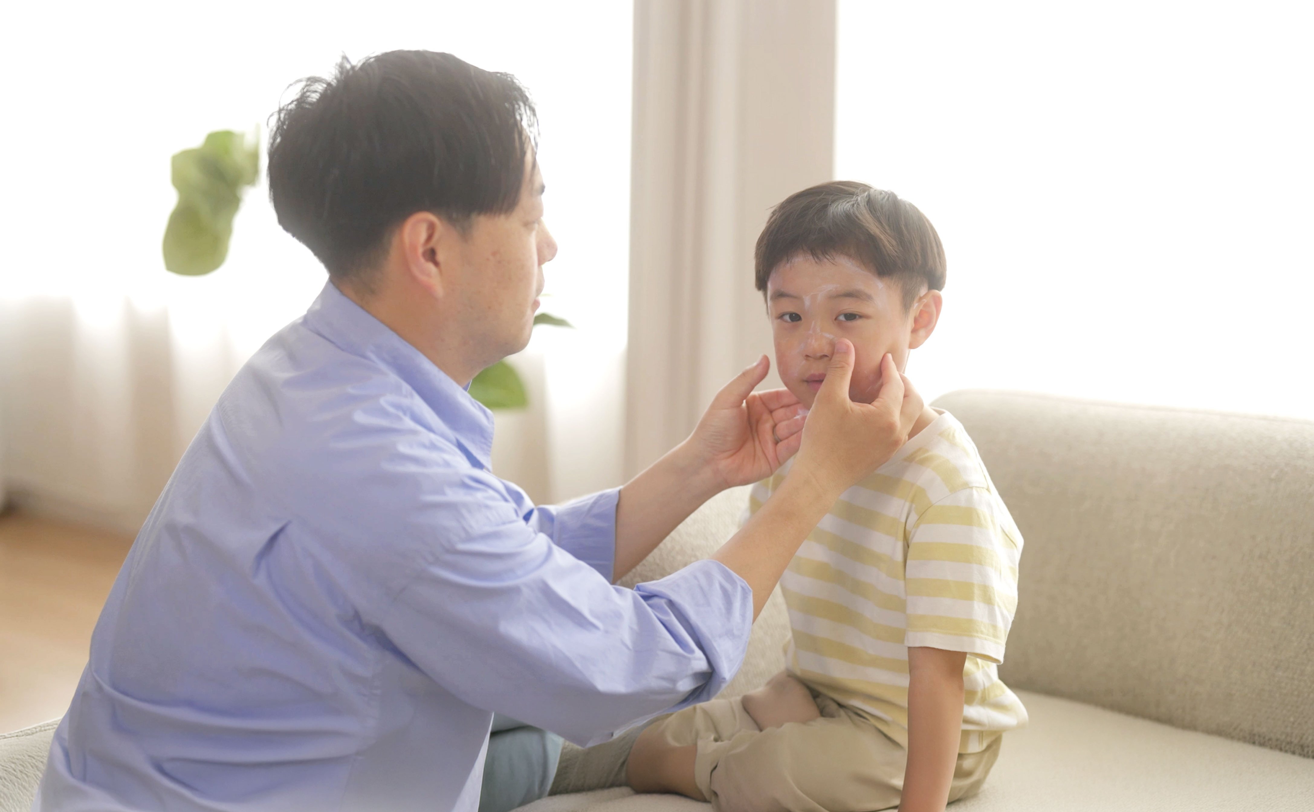 紫外線吸収剤不使用（ノンケミカル）だけで選んでOK？　敏感肌・アトピー肌の赤ちゃん・子どもへの日焼け止め選び