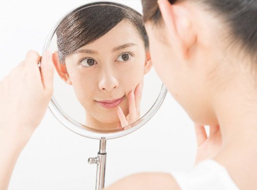 年末年始の肌荒れ…冬のスキンケアで気をつけるべき4つのポイントとは?