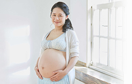 妊娠中のおっぱいの３大悩みって？産後もきれいのためのしっとりボディケアのコツ