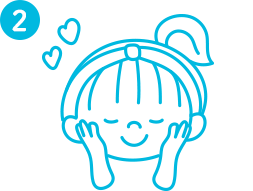 顔の中心から外側に向かってやさしくのばします。顔だけでなく全身に使えます。