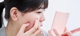 「思春期ニキビ肌」のスキンケア方法って？