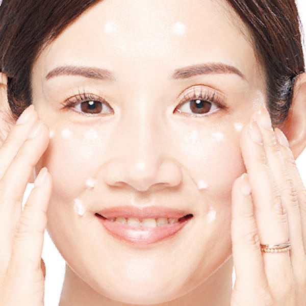 [写真]点置きでムラなく、うるおいで包んで